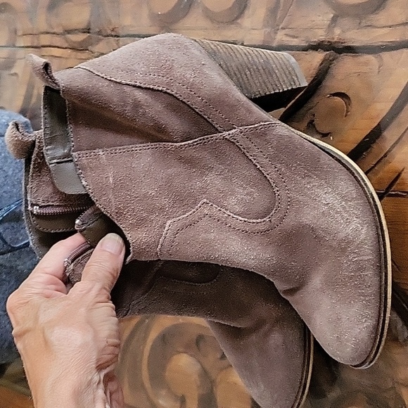 Steve Madden PLOVER Taupe Suede Leather Zippered heeles booties 8 - Picture 3 of 12